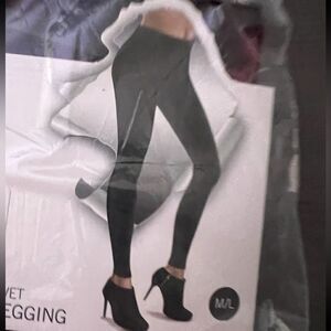 2 pairs beautiful crushed velvet style leggings red and green